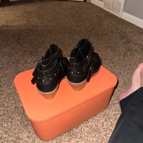 Rocket Dog Ankle Boot Black Women’s 8 Studs Zipper Belted Buckles Worn Twice - Picture 4 of 14